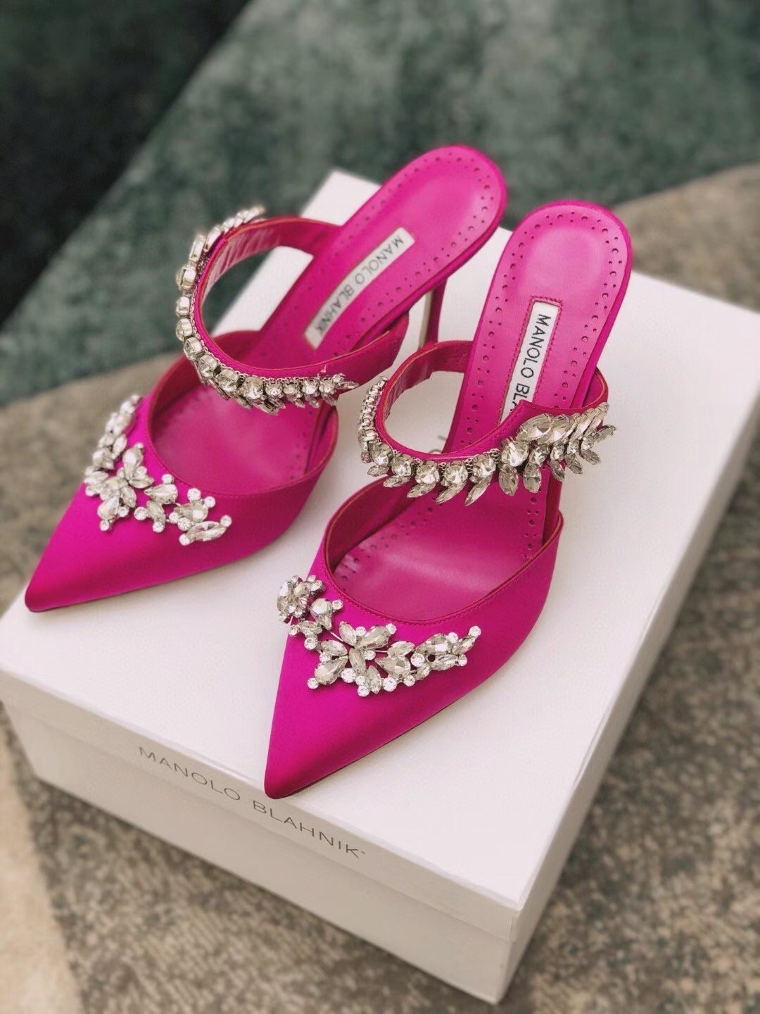 Manolo Blahnik Lurum 90mm Mules In Rose Satin With Crystal