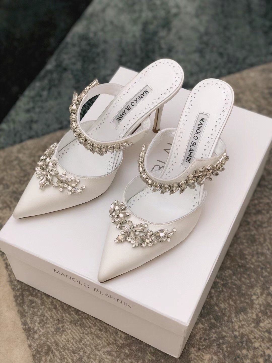 Manolo Blahnik Lurum 90mm Mules In White Satin With Crystal