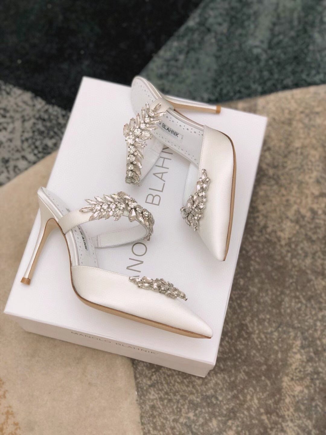 Manolo Blahnik Lurum 90mm Mules In White Satin With Crystal