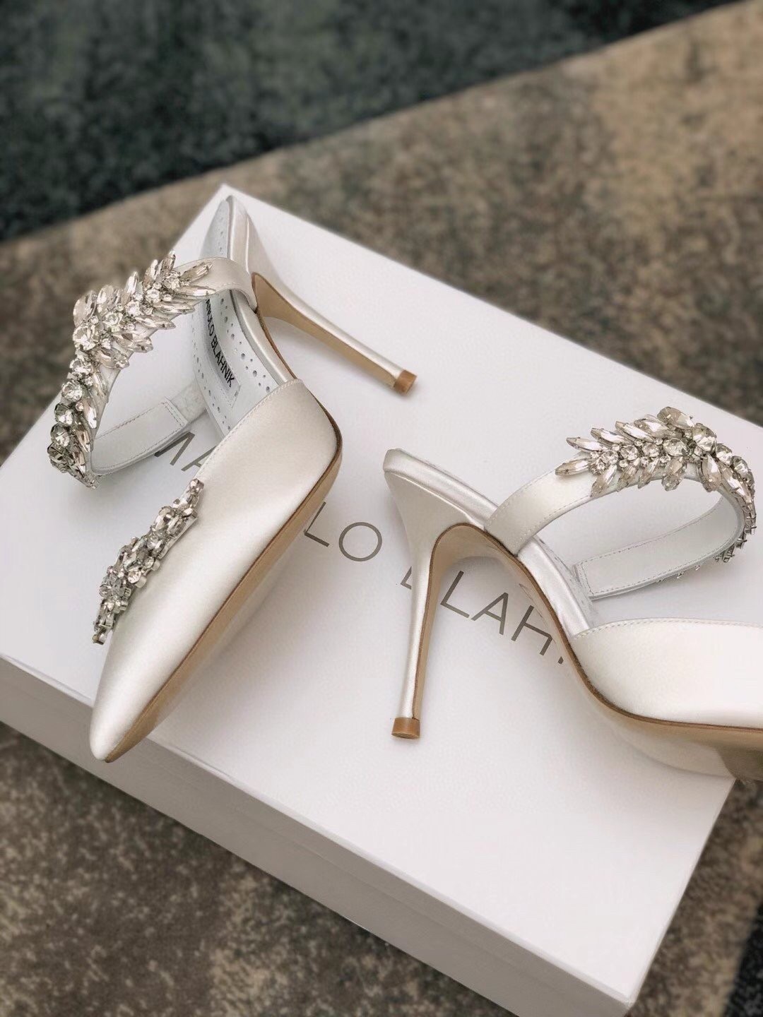 Manolo Blahnik Lurum 90mm Mules In White Satin With Crystal