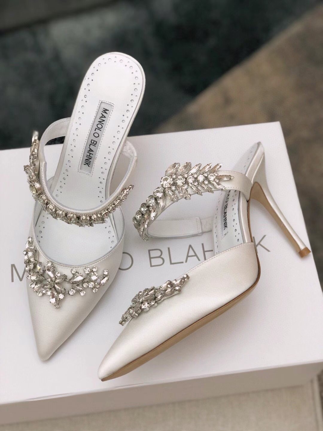 Manolo Blahnik Lurum 90mm Mules In White Satin With Crystal