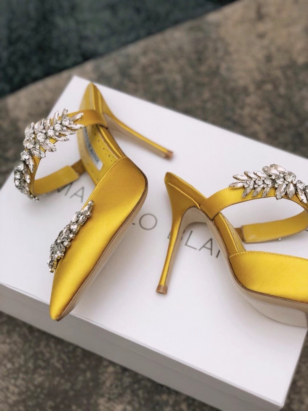 Manolo Blahnik Lurum 90mm Mules In Yellow Satin With Crystal