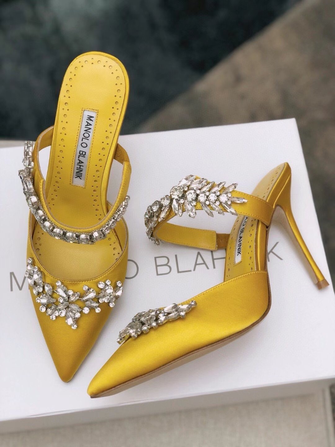 Manolo Blahnik Lurum 90mm Mules In Yellow Satin With Crystal