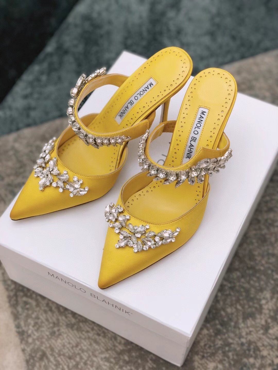 Manolo Blahnik Lurum 90mm Mules In Yellow Satin With Crystal