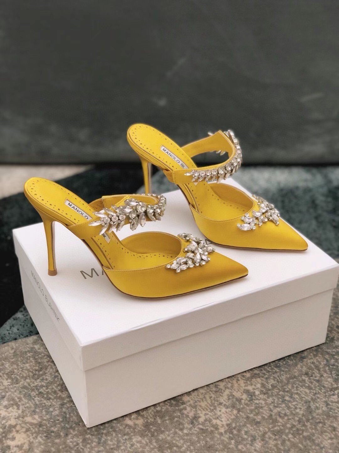 Manolo Blahnik Lurum 90mm Mules In Yellow Satin With Crystal