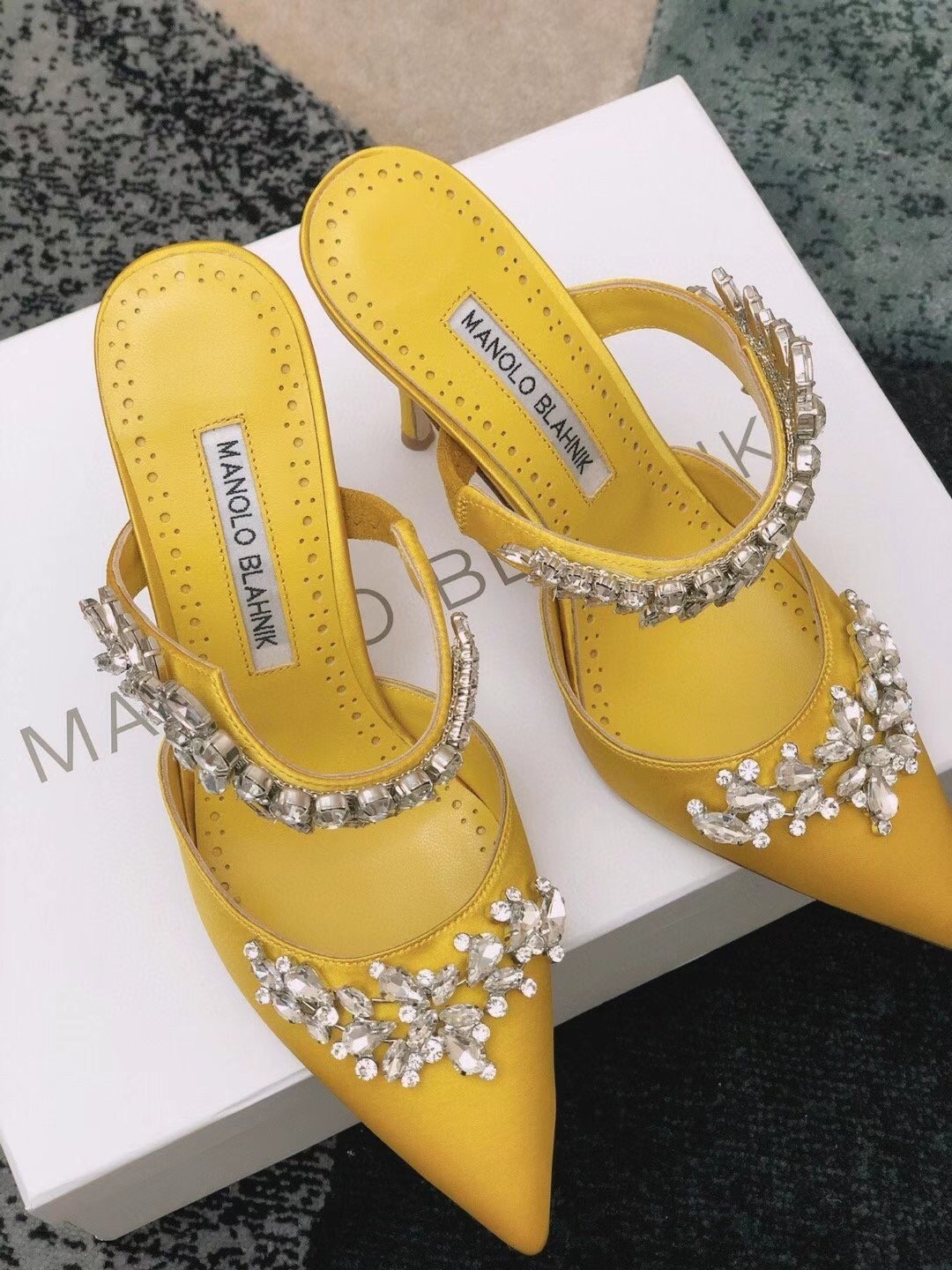 Manolo Blahnik Lurum 90mm Mules In Yellow Satin With Crystal