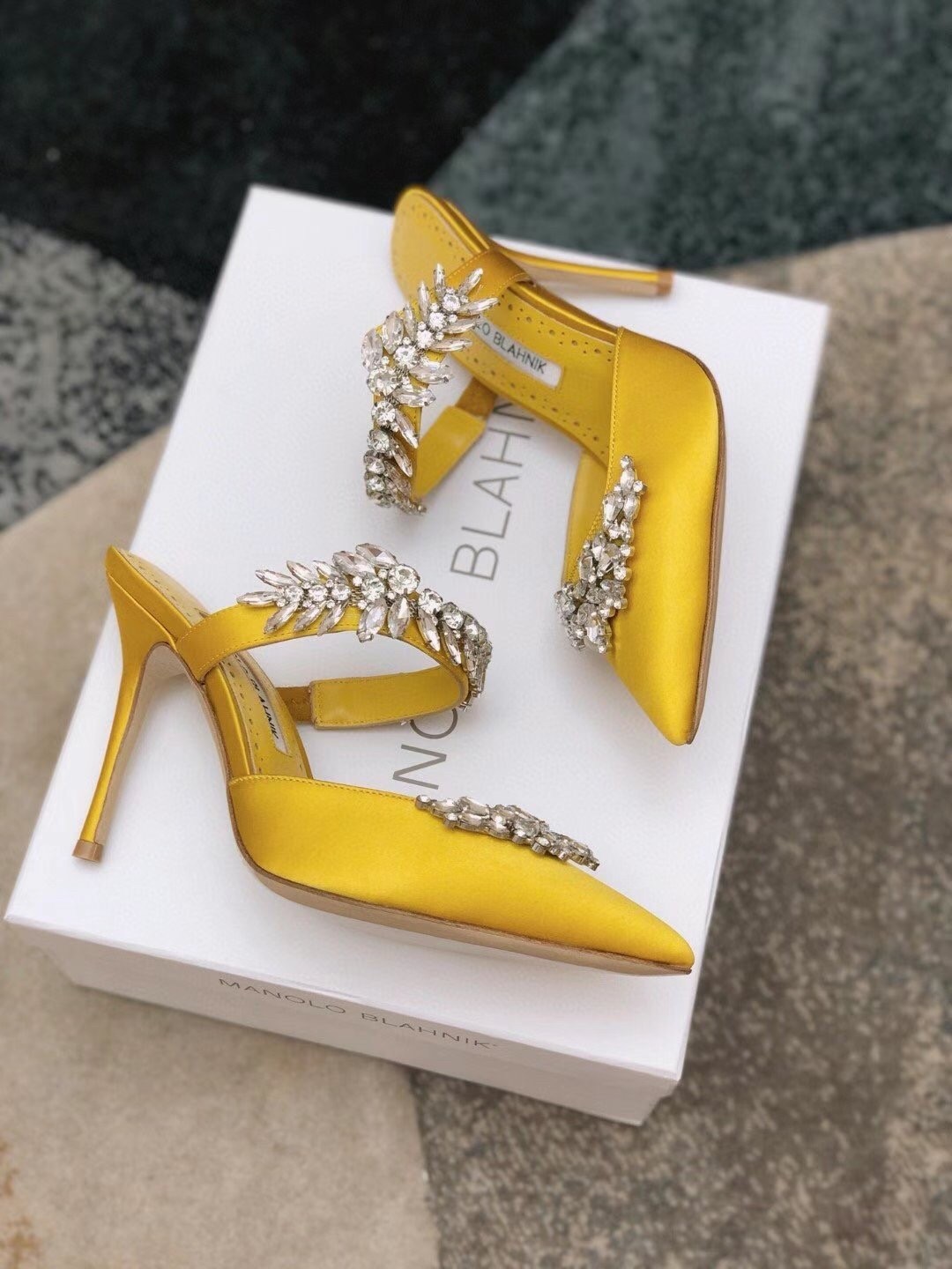 Manolo Blahnik Lurum 90mm Mules In Yellow Satin With Crystal