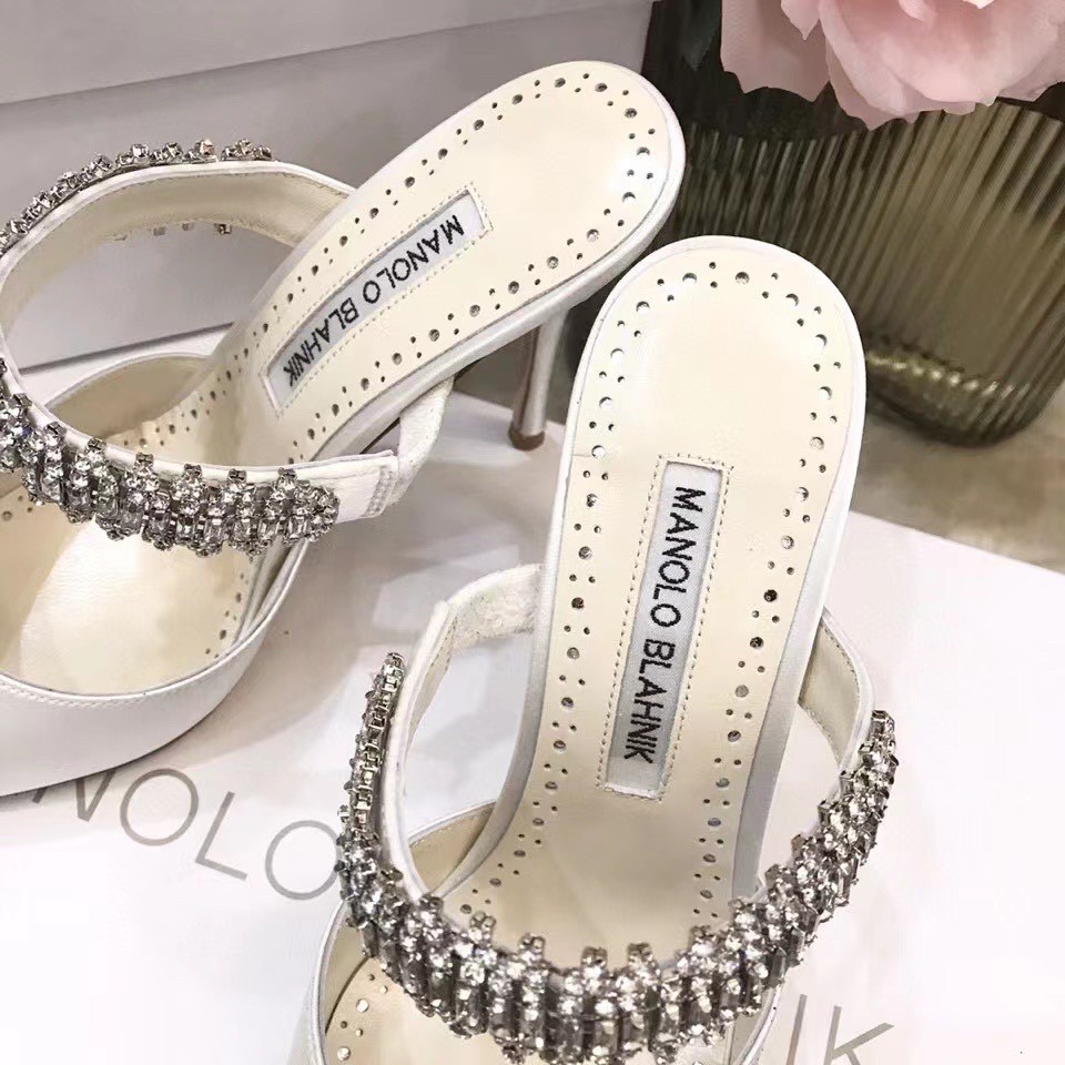 Manolo Blahnik Lutara Crystal 90mm Mules In White Satin