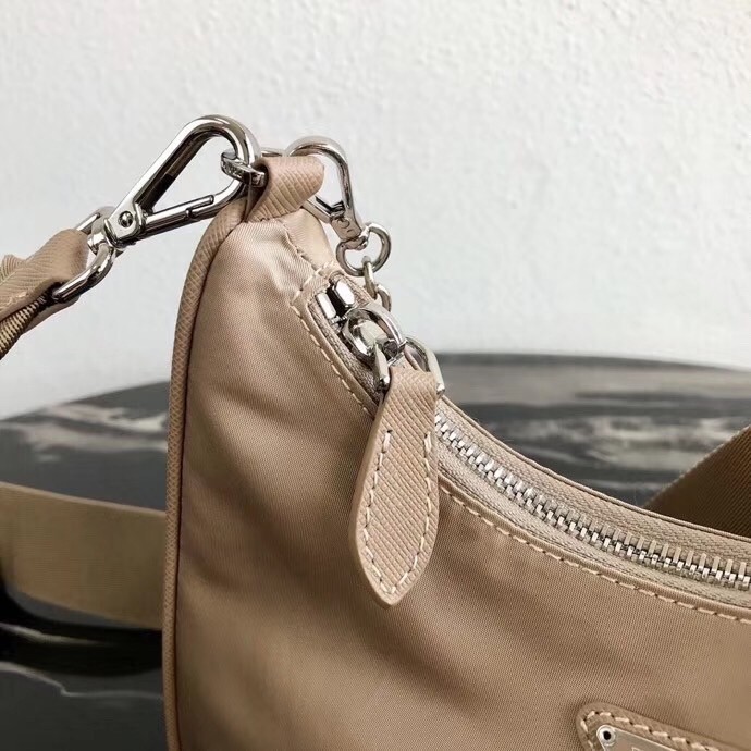 Prada Re-Edition 2005 Shoulder Bag In Beige Nylon