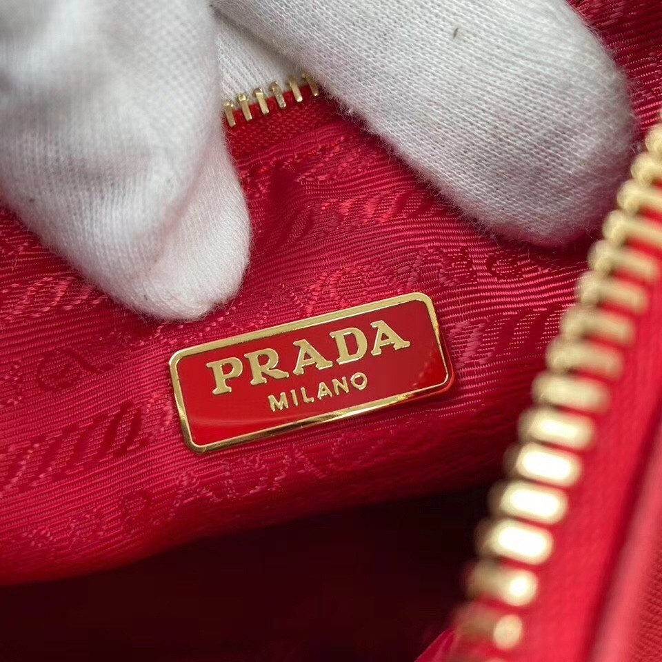 Prada Re-Edition 2005 Shoulder Bag In Red Saffiano Leather