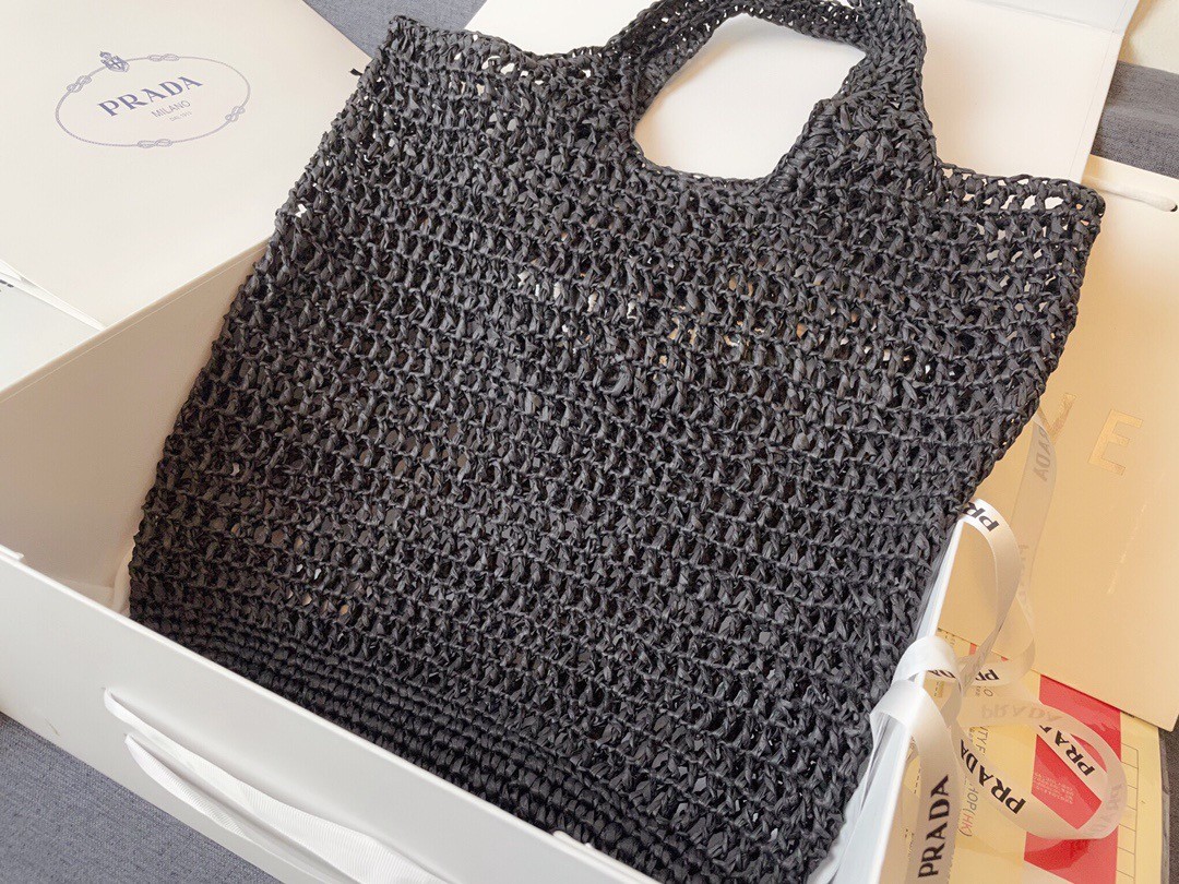 Prada Large Tote Bag In Black Raffia