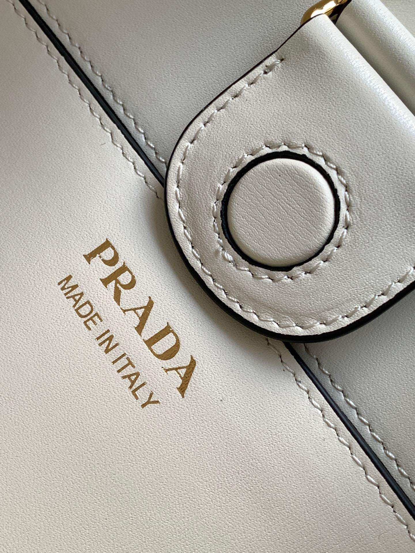 Prada Shoulder Bag in Woven Straw and White Leather