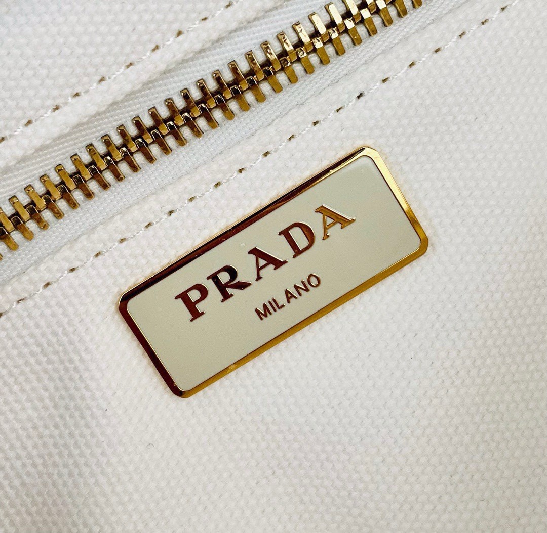 Prada Medium Blend Tote Bag in Wicker and Linen