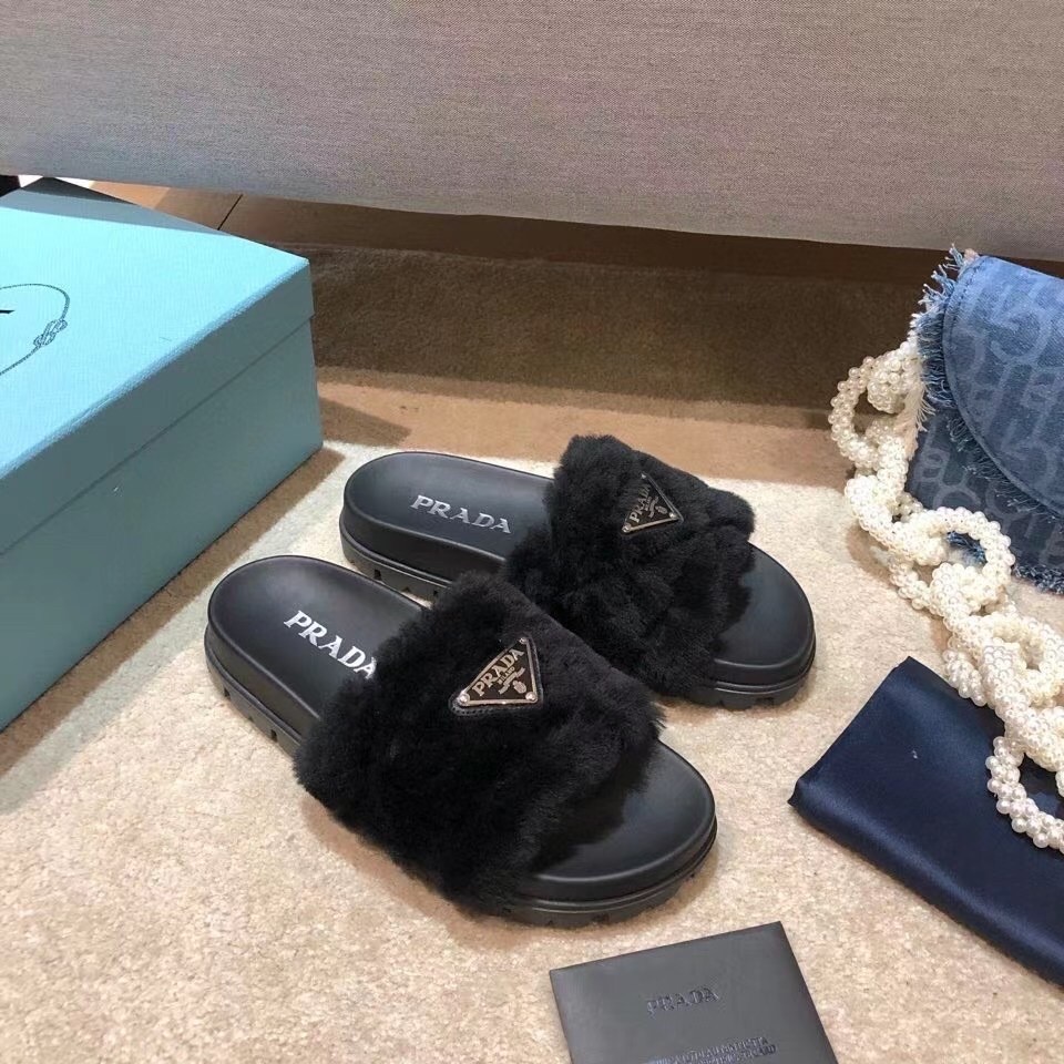 Prada Women's Slides In Black Shearling