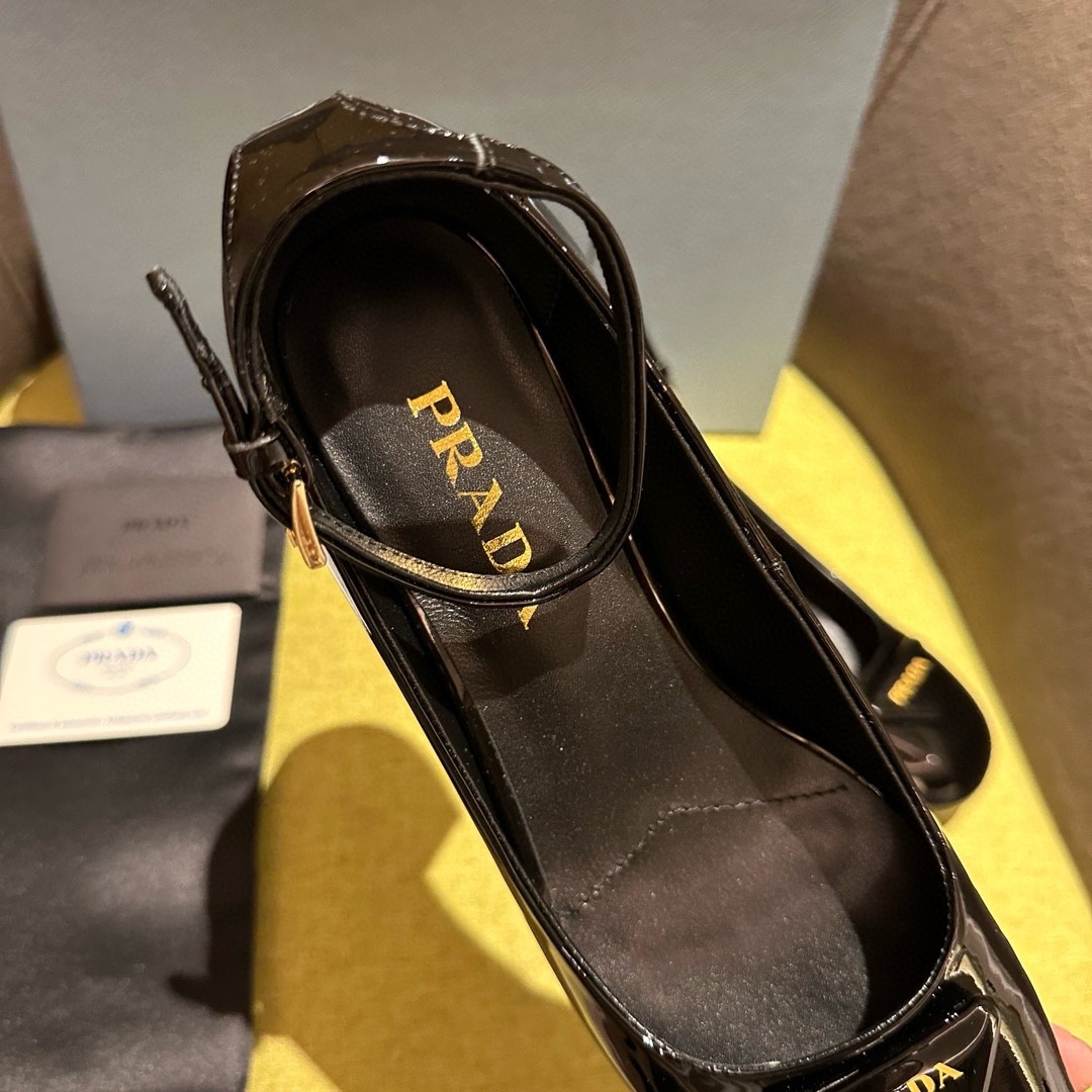 Prada Pumps 35mm in Black Patent Leather