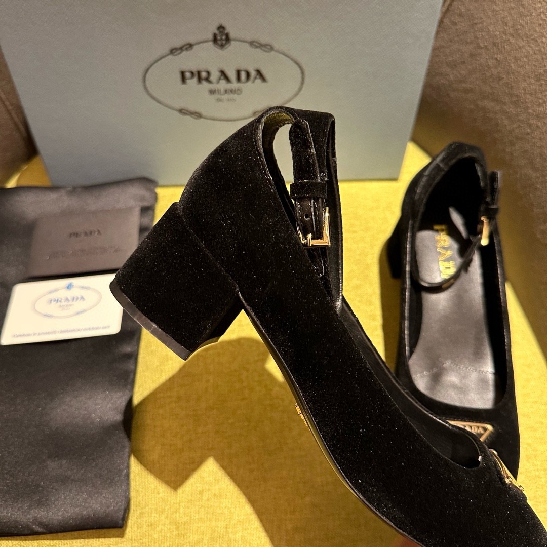 Prada Pumps 35mm in Black Velvet