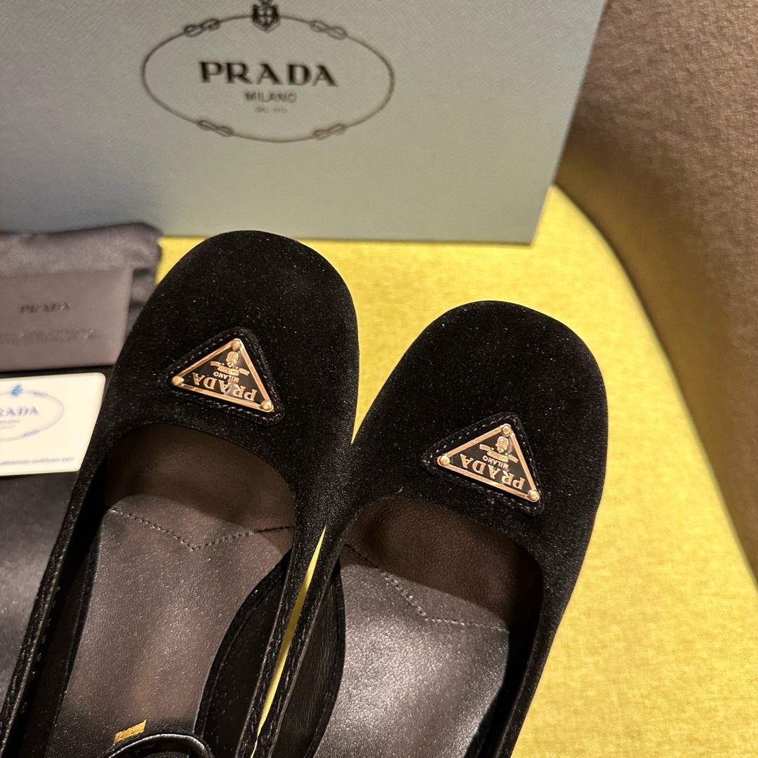 Prada Pumps 35mm in Black Velvet