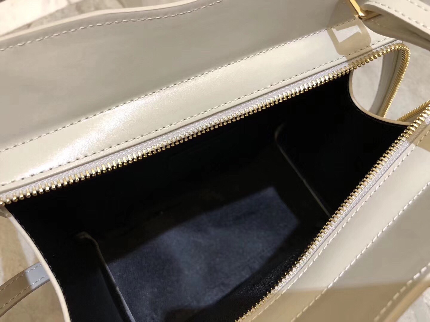 Saint Laurent Uptown Small Tote In Blanc Smooth Leather