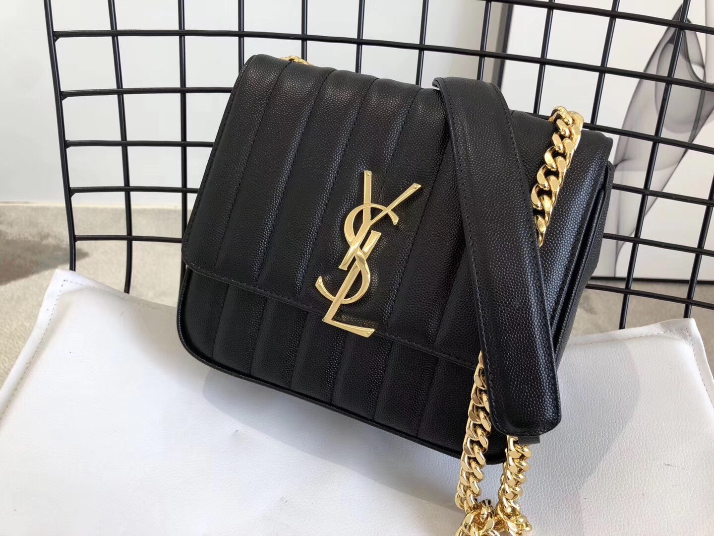 Saint Laurent Medium Vicky Bag In Black Grained Leather