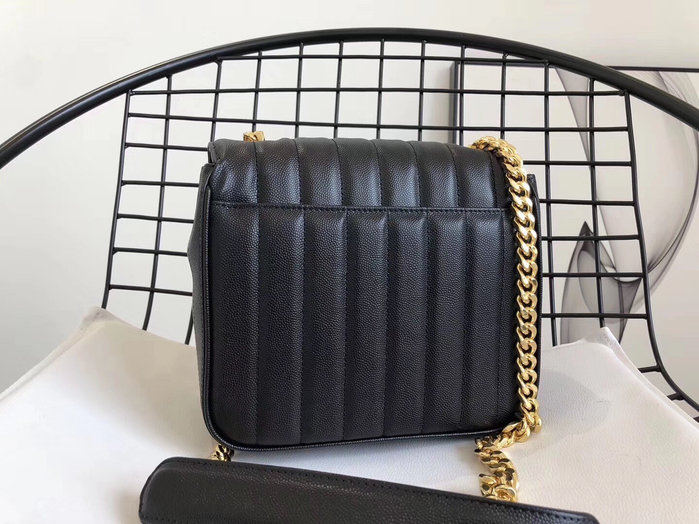 Saint Laurent Medium Vicky Bag In Black Grained Leather