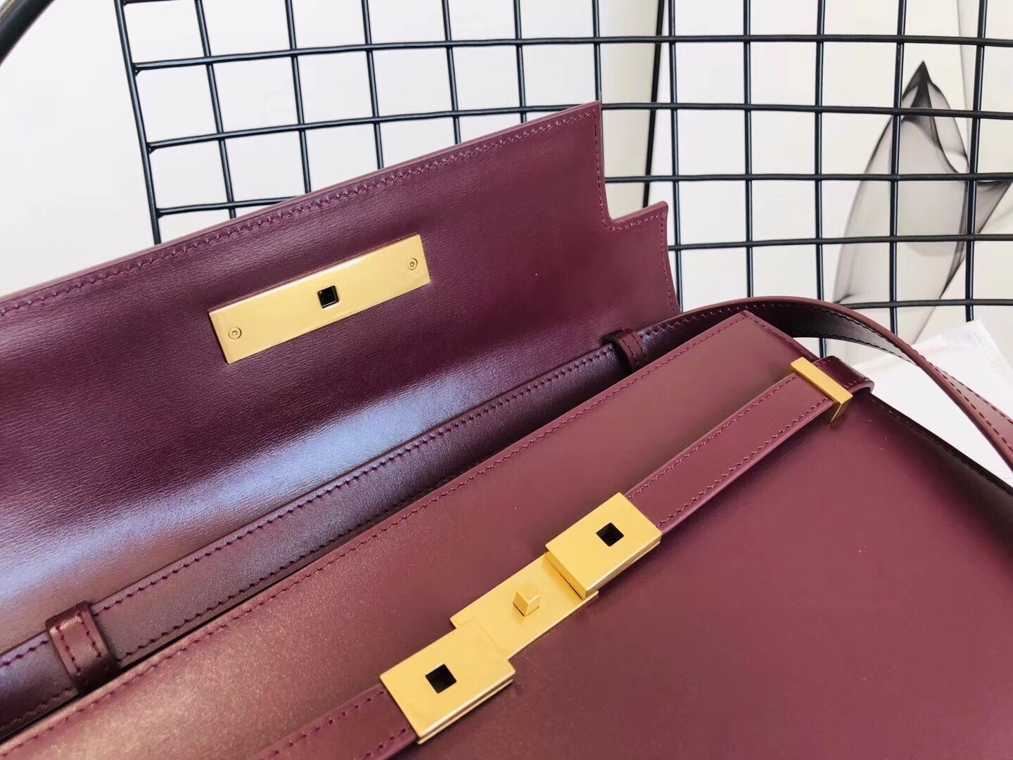 Saint Laurent Manhattan Baguette Bag In Bordeaux Leather