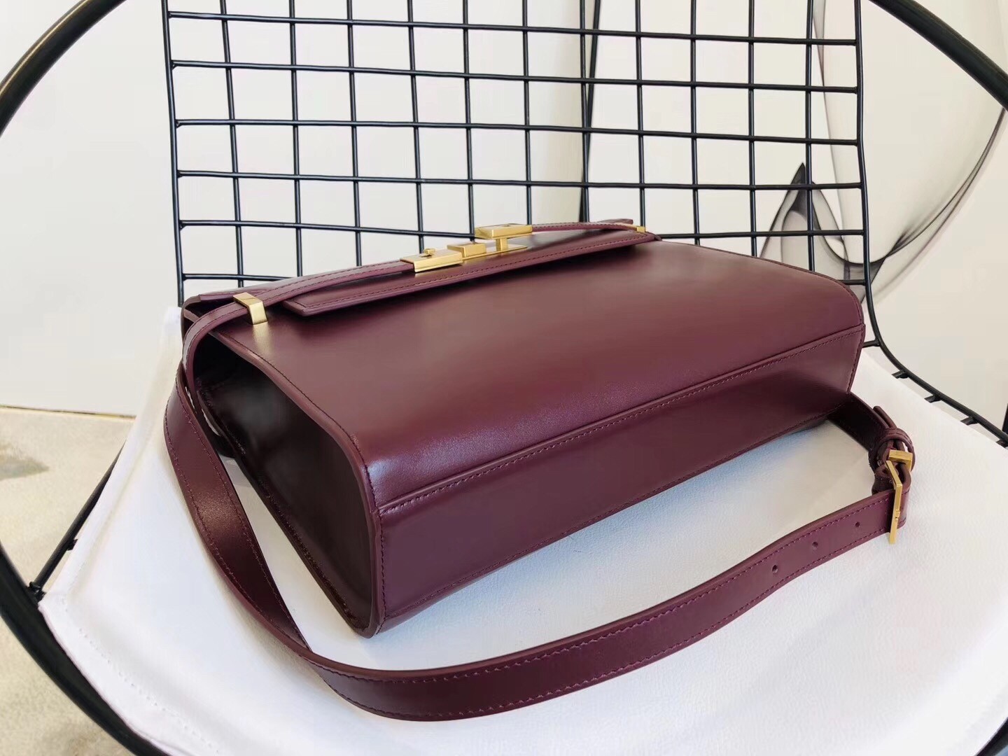 Saint Laurent Manhattan Baguette Bag In Bordeaux Leather