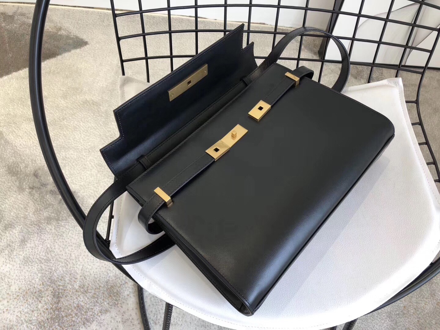 Saint Laurent Manhattan Baguette Bag In Black Leather