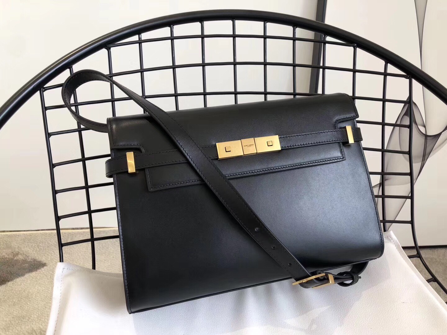 Saint Laurent Manhattan Baguette Bag In Black Leather