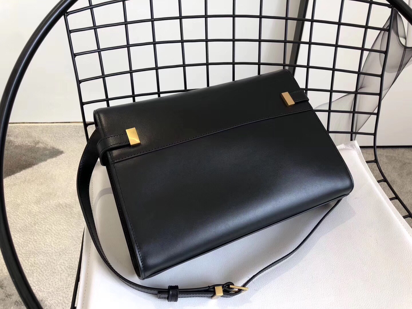 Saint Laurent Manhattan Baguette Bag In Black Leather