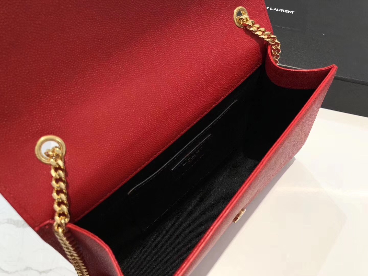 Saint Laurent Medium Kate Bag With Tassel In Red Grained Leather