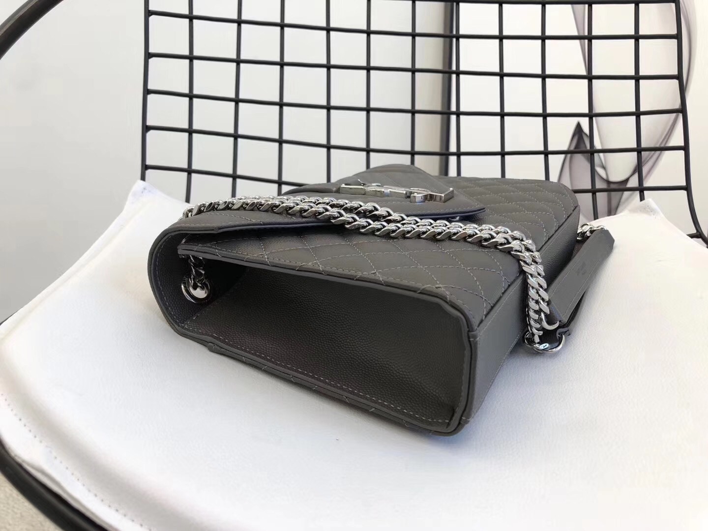 Saint Laurent Medium Envelope Bag In Grey Grained Leather