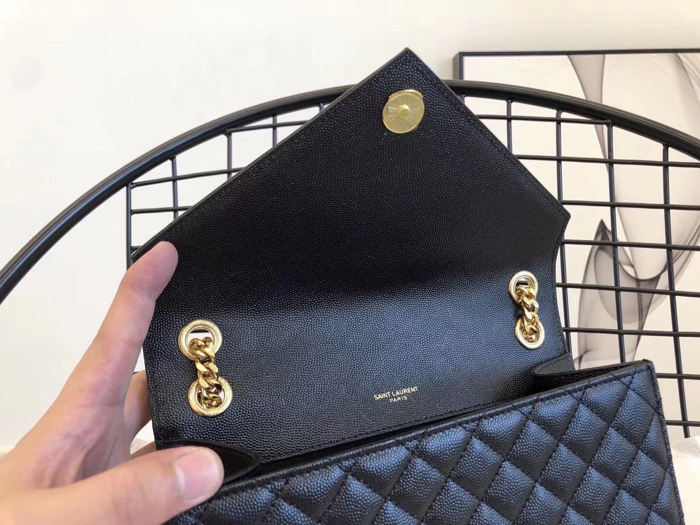 Saint Laurent Medium Envelope Bag In Black Grained Leather