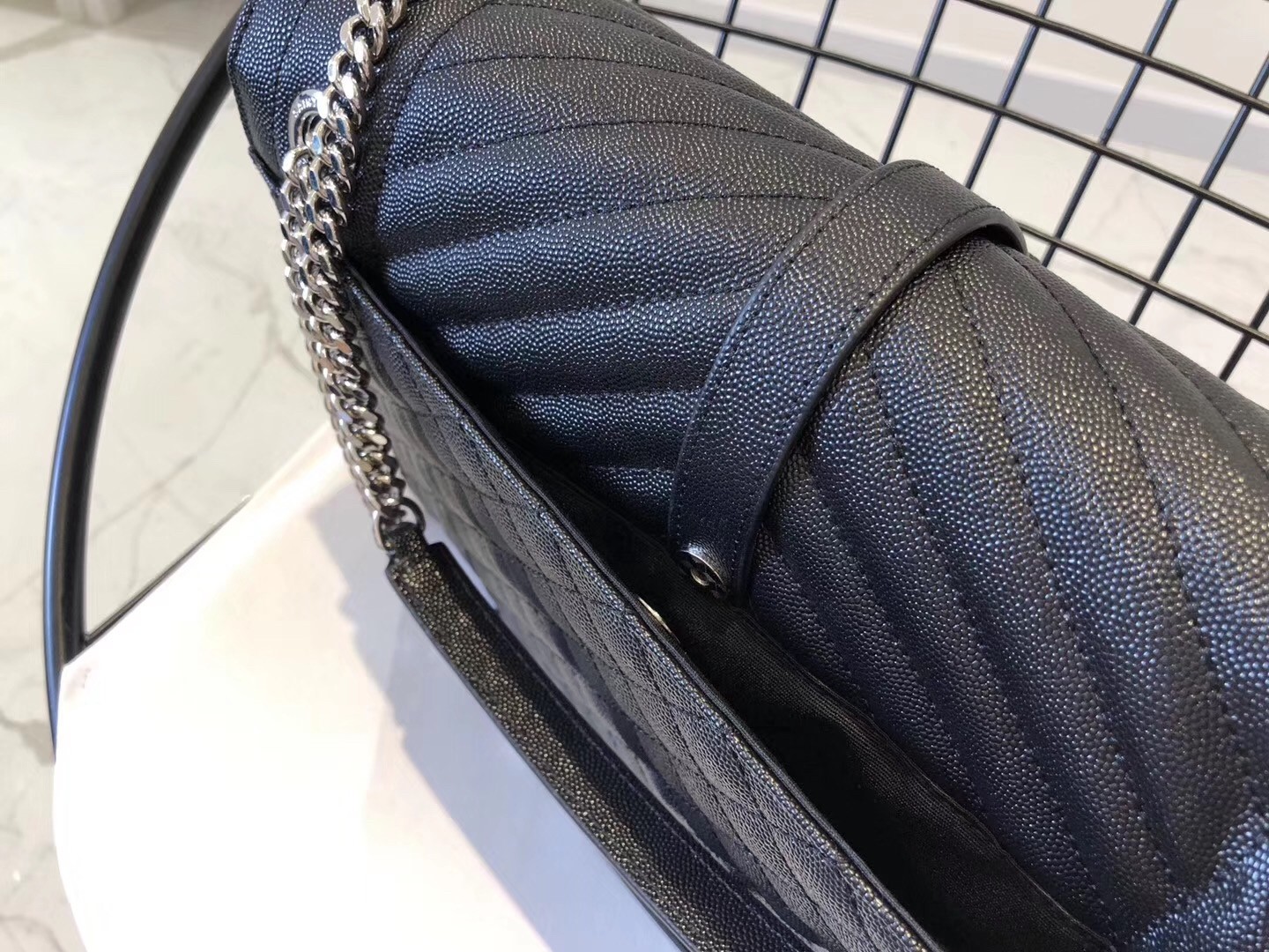 Saint Laurent Envelope Large Bag In Noir Grained Leather