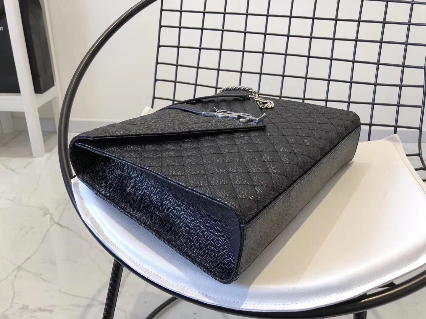 Saint Laurent Envelope Large Bag In Noir Grained Leather