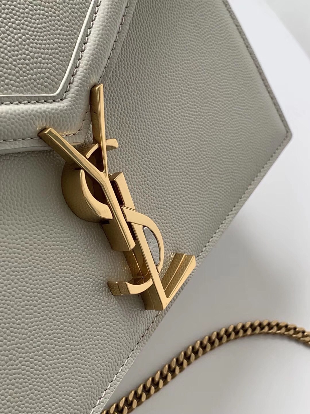 Saint Laurent Cassandra Clasp Bag In Blanc Grained Leather