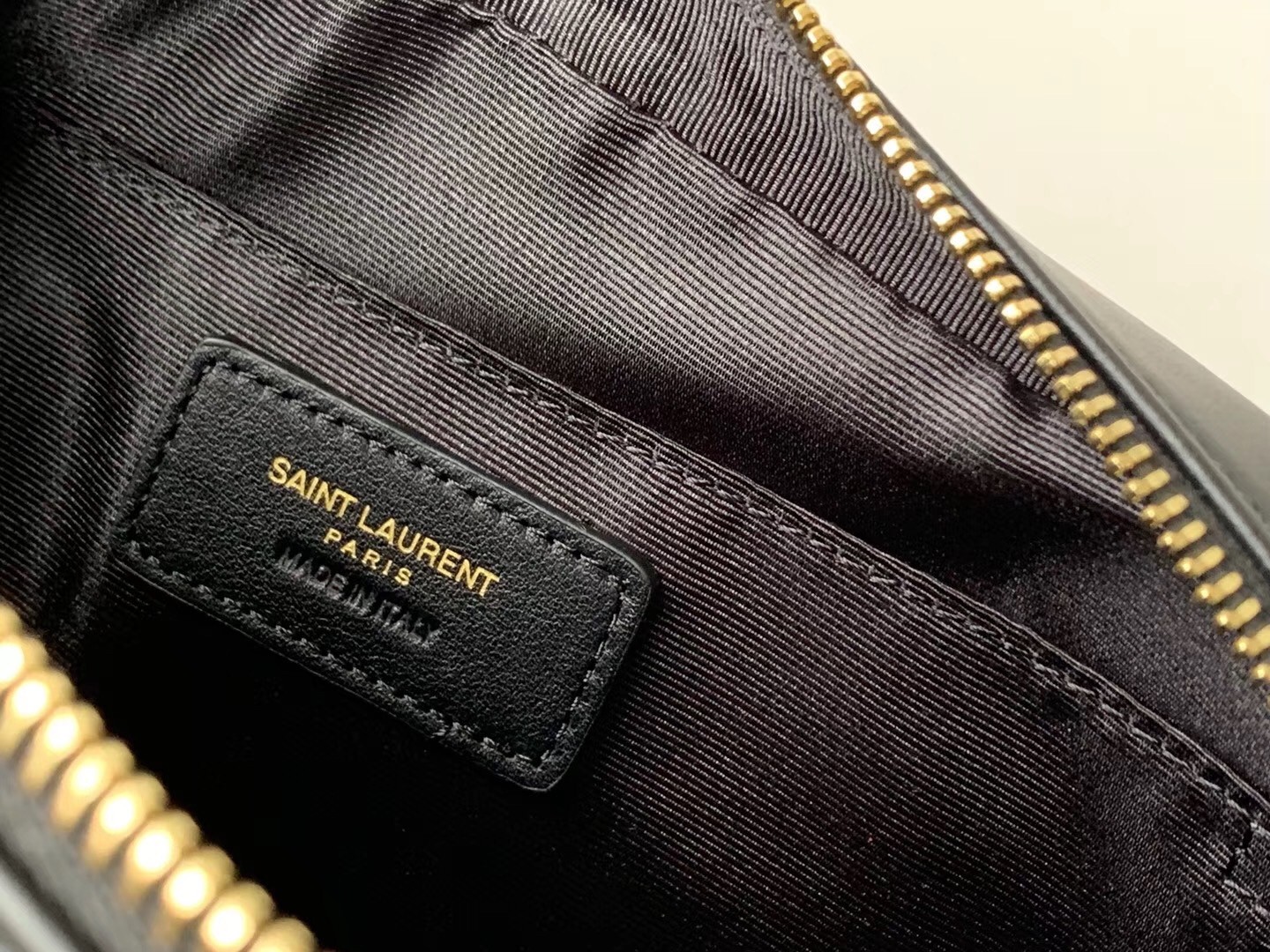 PO Saint Laurent Lou Camera Bag In Black Leather