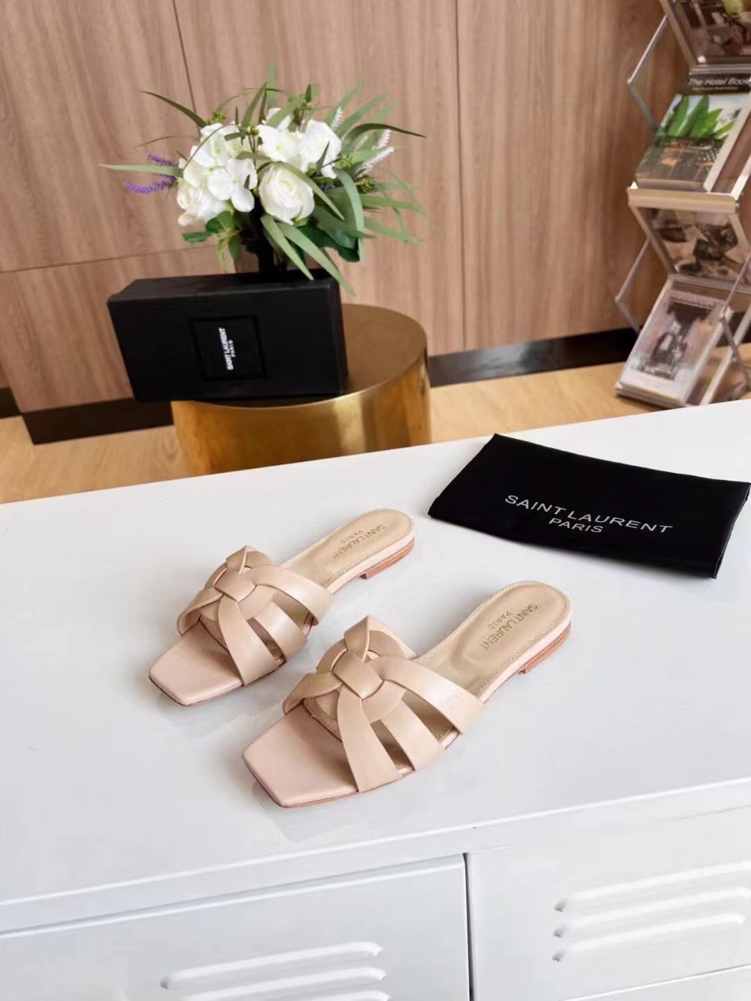 Saint Laurent Tribute Slides In Beige Calfskin