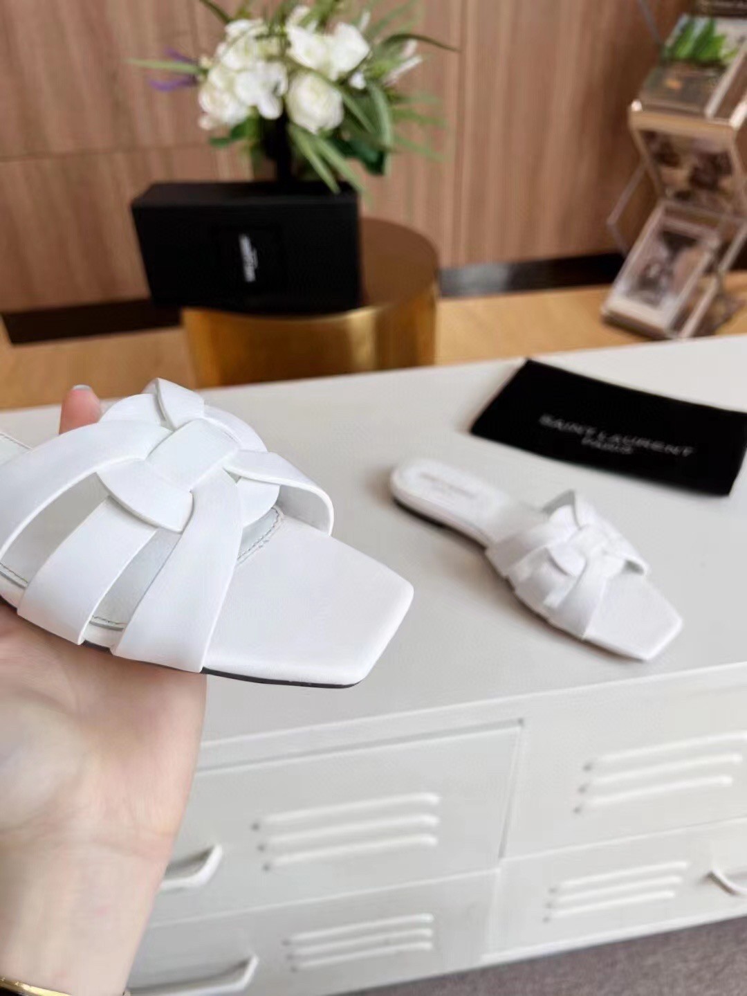 Saint Laurent Tribute Slides In White Calfskin