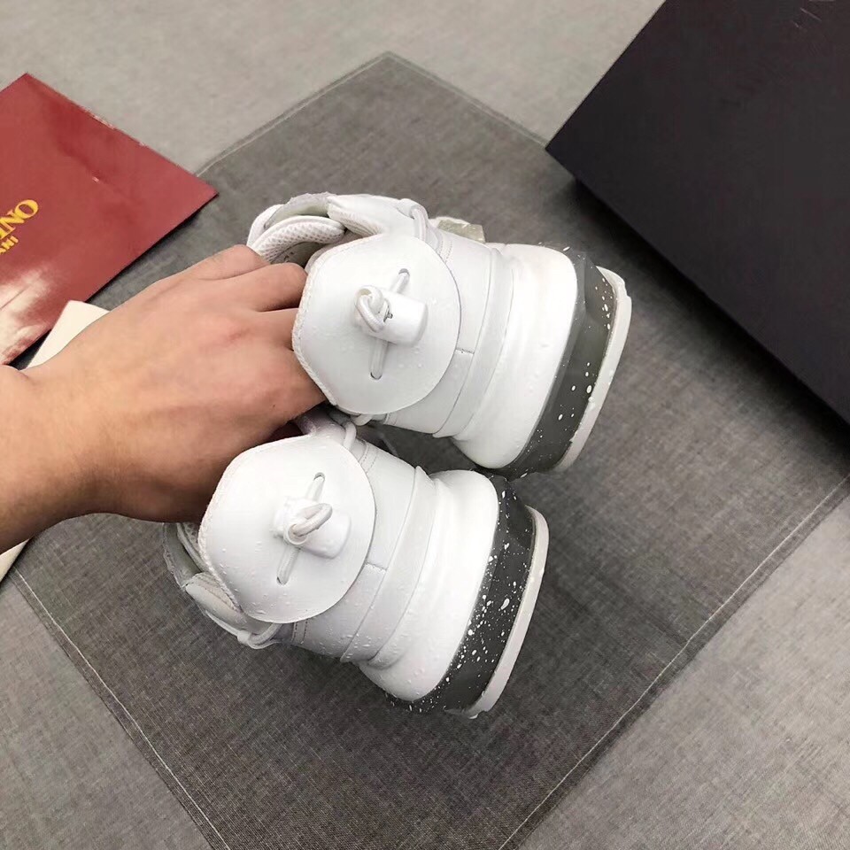 Valentino Chalk Bounce Low-Top Sneaker