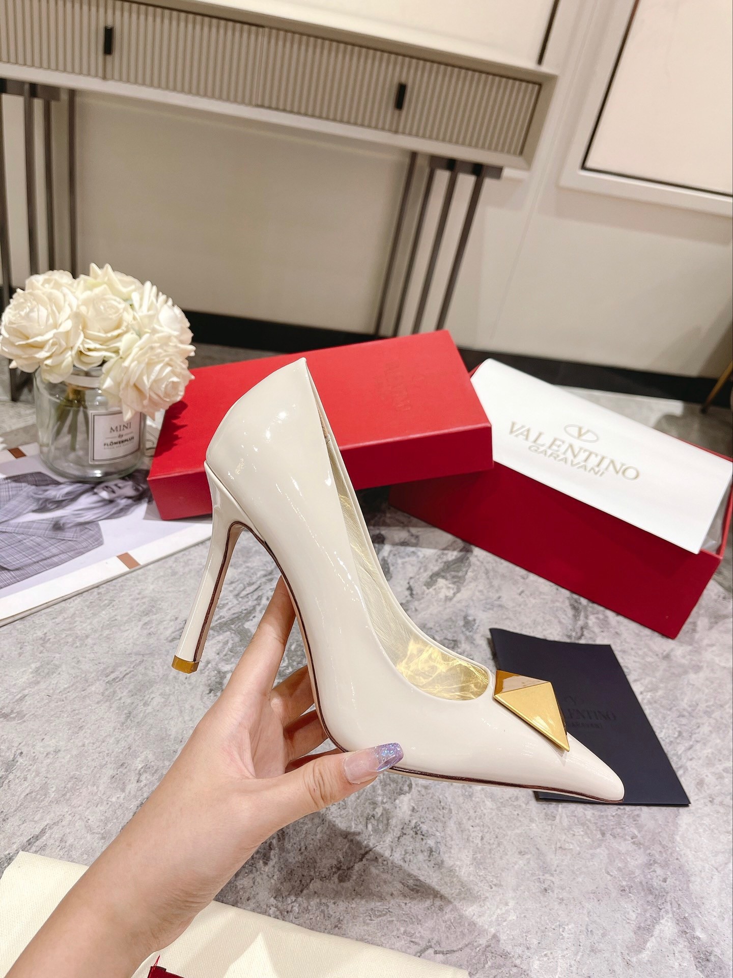 Valentino One Stud Pumps 100mm In White Patent Calfskin