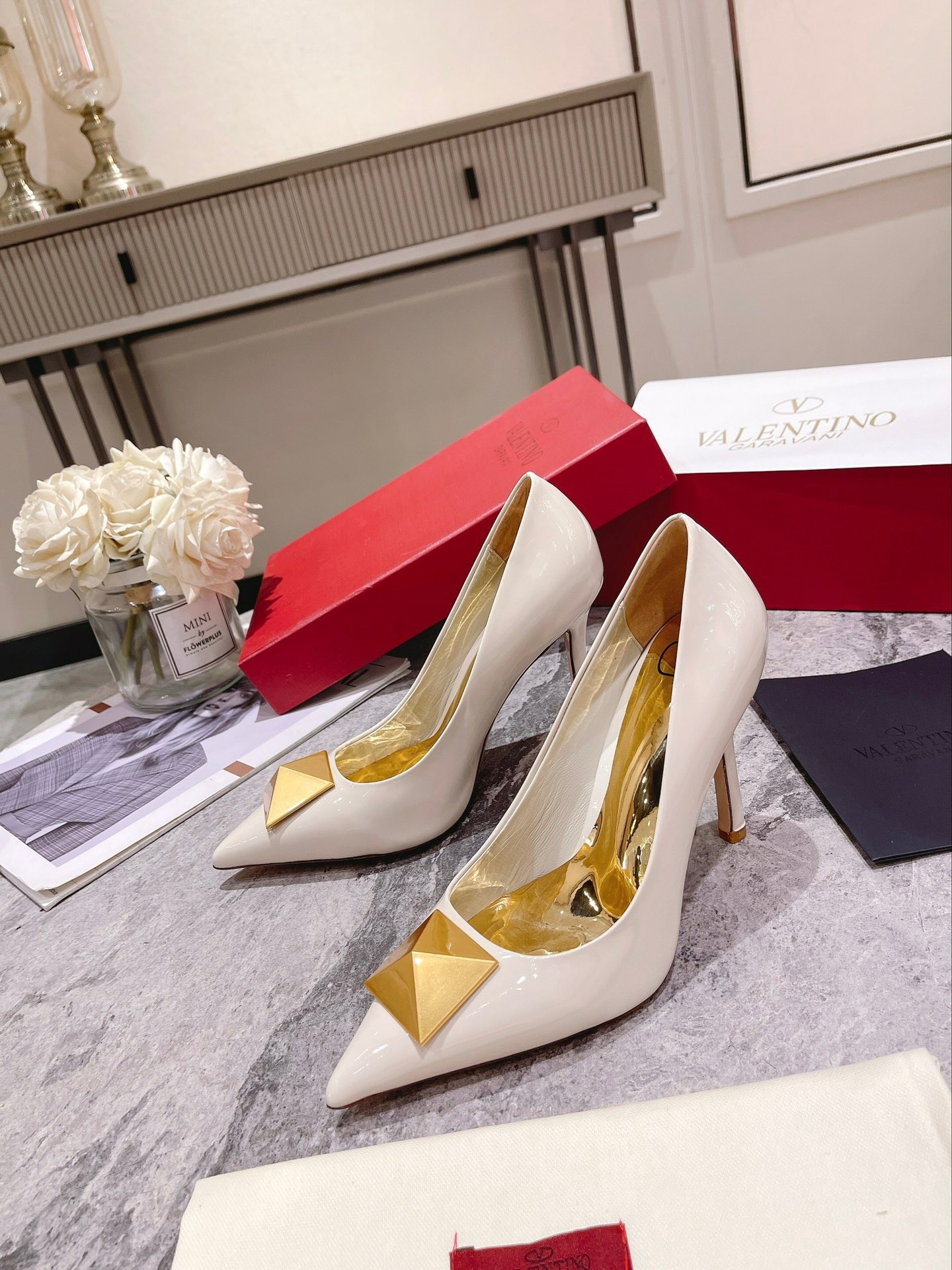 Valentino One Stud Pumps 100mm In White Patent Calfskin