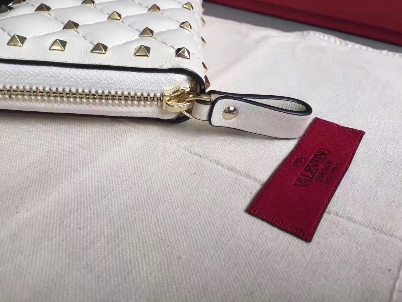 Valentino Rockstud Spike Zip Wallet In White Lambskin