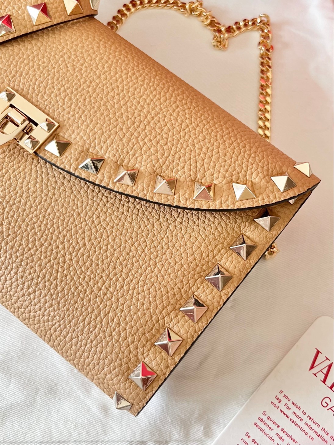 Valentino Rockstud Wallet with Chain in Beige Grained Leather