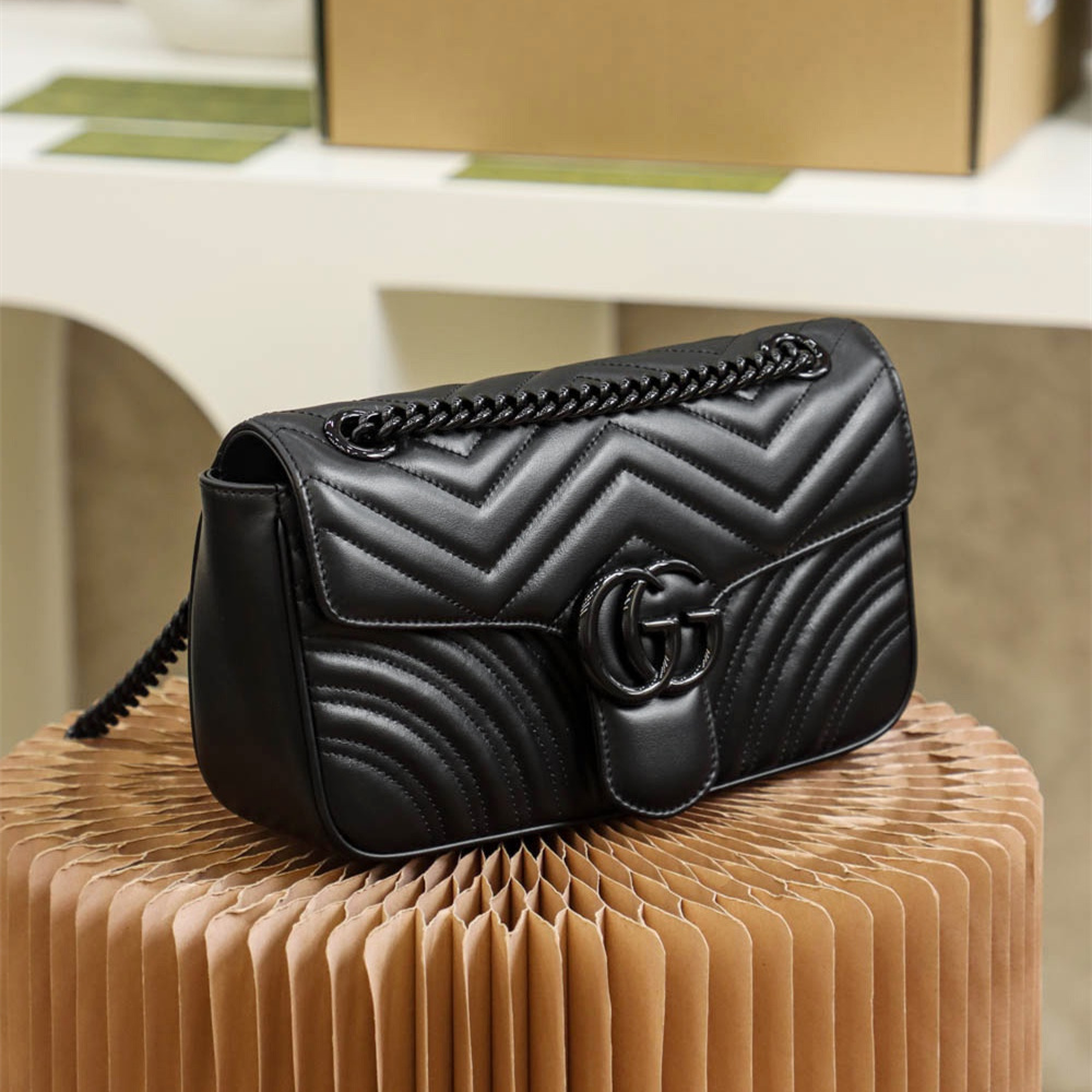 Gucci Women's Marmont Bag Series Resin Black Medium