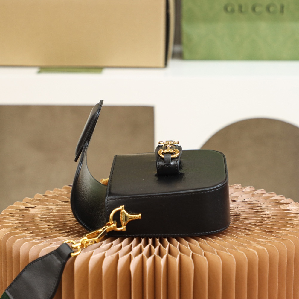 Gucci Shoulder Bag Horsebit Series Black Small