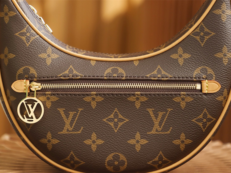 Louis Vuitton Loop M81098