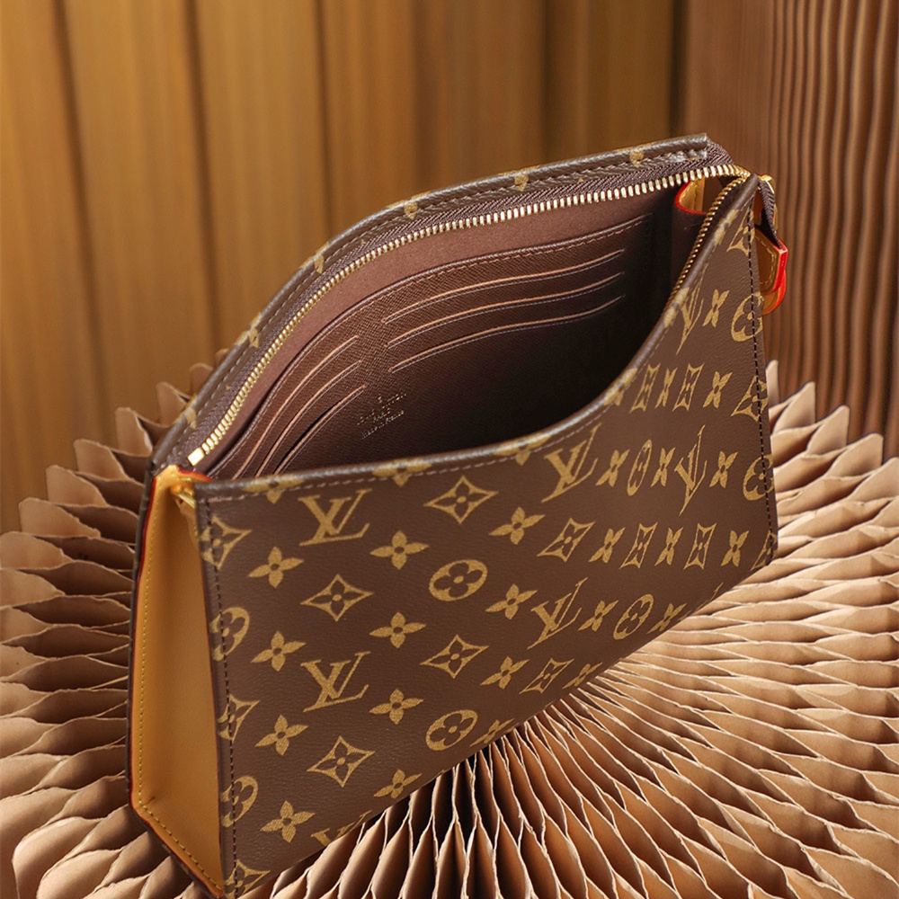 Louis Vuitton Toiletry M81412