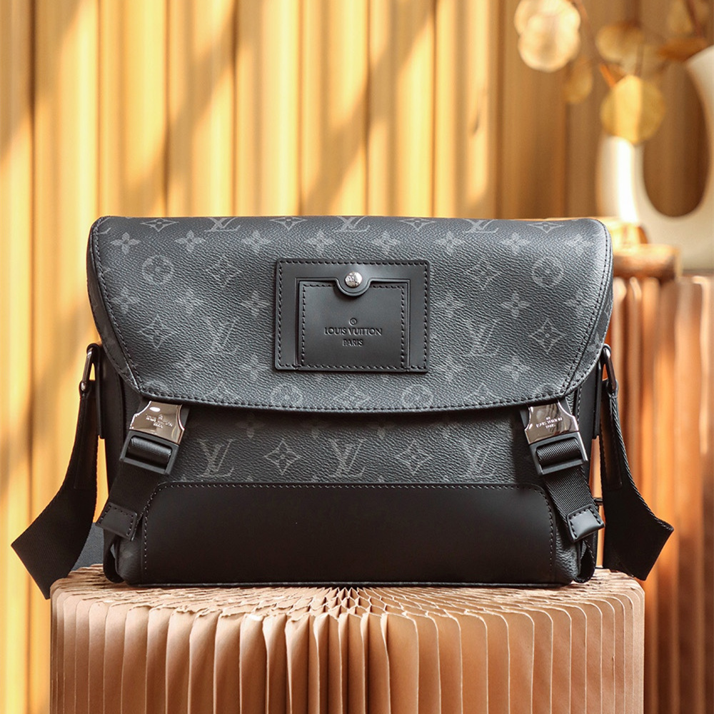 Louis Vuitton Voyager M40511