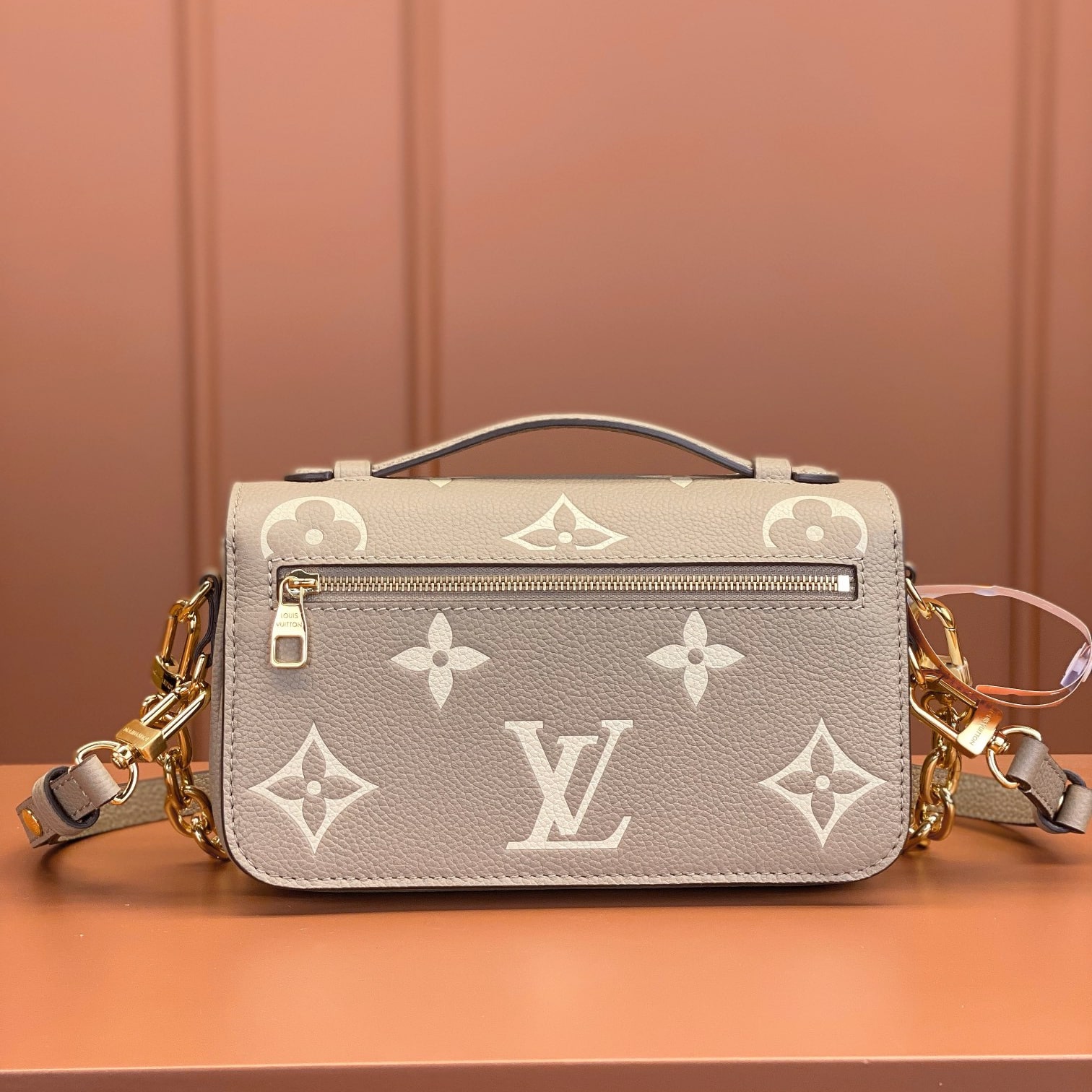 Louis Vuitton PochetteMetisEastWest M23081