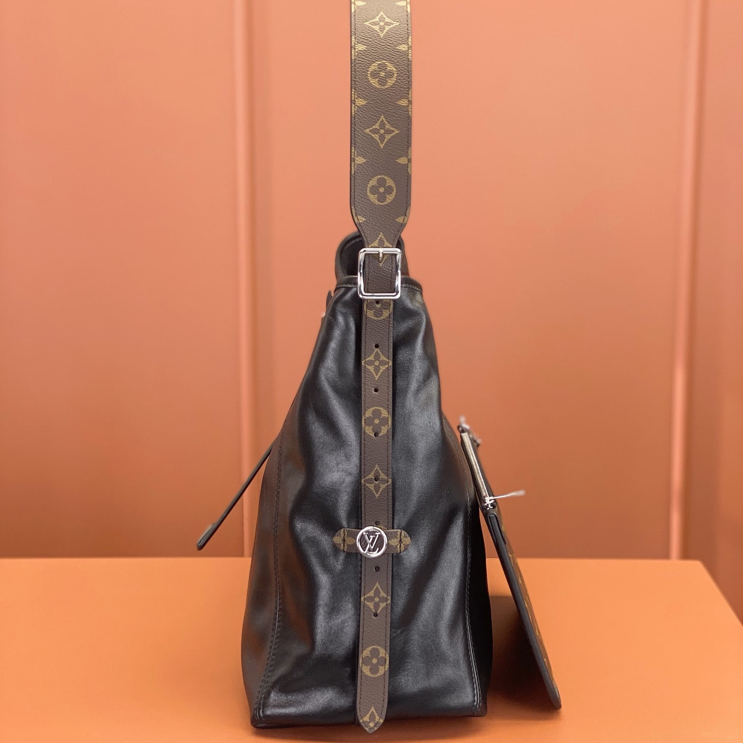 Louis Vuitton CarryallDark M25143